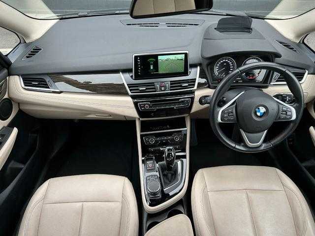 ＢＭＷ ２１８ｉ グランツアラー ラグジュアリー 埼玉県 2018(平30)年 3.5万km サファイアブラックP 白革シート　/ＡＣＣ　/純正ナビ　/アドバンスドセーフティＰＫＧ　/アンビエントライト　/ヘッドアップディスプレイ　/シートヒータ―　/パワーシート　/パワーバックドア　/３列シート　/バックカメラ　/ミラーＥＴＣ