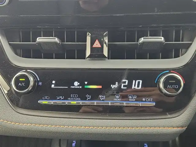 トヨタ カローラツーリング ハイブリッド ダブルバイビー 愛知県 2022(令4)年 2.2万km ブラックマイカ 純正9インチディスプレオーディオ/・フルセグテレビ/・Bluetooth接続/・AM/FMラジオ/・USB入力端子/・交通情報/・Miracast/シートヒーター/ステアリングヒーター/バックカメラ/スマートキー/プッシュスタート/ETC2.0/Toyota Safty Sense/・プリクラッシュセーフティ/・レーントレーシングアシスト/・レーダークルーズコントロール(全車速追従機能付)/・オートマチックハイビーム/・ロードサインアシスト/インテリジェントクリアランスソナー/車両接近通報装置/先行車発進告知機能/純正17インチアルミホイール