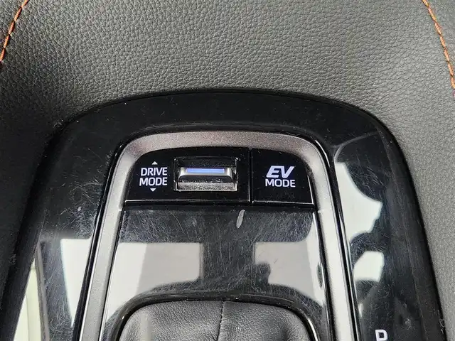 トヨタ カローラツーリング ハイブリッド ダブルバイビー 愛知県 2022(令4)年 2.2万km ブラックマイカ 純正9インチディスプレオーディオ/・フルセグテレビ/・Bluetooth接続/・AM/FMラジオ/・USB入力端子/・交通情報/・Miracast/シートヒーター/ステアリングヒーター/バックカメラ/スマートキー/プッシュスタート/ETC2.0/Toyota Safty Sense/・プリクラッシュセーフティ/・レーントレーシングアシスト/・レーダークルーズコントロール(全車速追従機能付)/・オートマチックハイビーム/・ロードサインアシスト/インテリジェントクリアランスソナー/車両接近通報装置/先行車発進告知機能/純正17インチアルミホイール