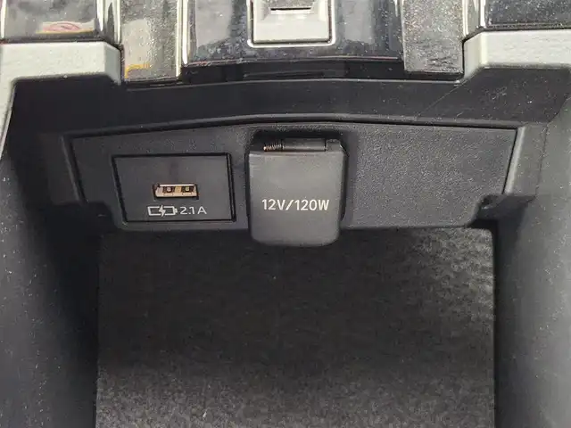 トヨタ カローラツーリング ハイブリッド ダブルバイビー 愛知県 2022(令4)年 2.2万km ブラックマイカ 純正9インチディスプレオーディオ/・フルセグテレビ/・Bluetooth接続/・AM/FMラジオ/・USB入力端子/・交通情報/・Miracast/シートヒーター/ステアリングヒーター/バックカメラ/スマートキー/プッシュスタート/ETC2.0/Toyota Safty Sense/・プリクラッシュセーフティ/・レーントレーシングアシスト/・レーダークルーズコントロール(全車速追従機能付)/・オートマチックハイビーム/・ロードサインアシスト/インテリジェントクリアランスソナー/車両接近通報装置/先行車発進告知機能/純正17インチアルミホイール