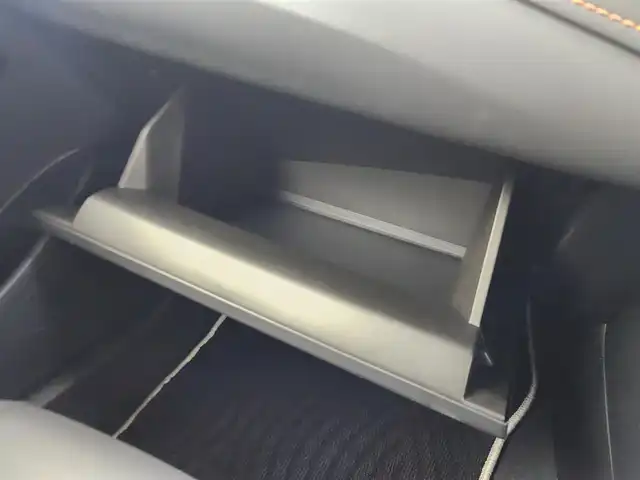 トヨタ カローラツーリング ハイブリッド ダブルバイビー 愛知県 2022(令4)年 2.2万km ブラックマイカ 純正9インチディスプレオーディオ/・フルセグテレビ/・Bluetooth接続/・AM/FMラジオ/・USB入力端子/・交通情報/・Miracast/シートヒーター/ステアリングヒーター/バックカメラ/スマートキー/プッシュスタート/ETC2.0/Toyota Safty Sense/・プリクラッシュセーフティ/・レーントレーシングアシスト/・レーダークルーズコントロール(全車速追従機能付)/・オートマチックハイビーム/・ロードサインアシスト/インテリジェントクリアランスソナー/車両接近通報装置/先行車発進告知機能/純正17インチアルミホイール