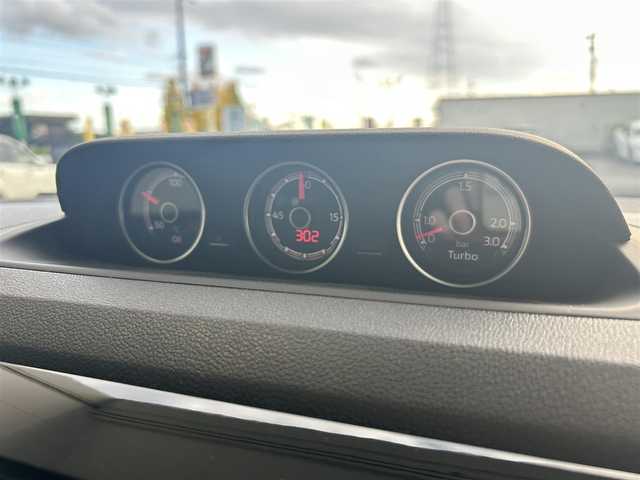 フォルクスワーゲン ザ・ビートル 2．0Rラインマイスター 愛知県 2018(平30)年 4.8万km ピュアホワイト 純正メモリナビ/フルセグテレビ/バックカメラ/ウィンカーミラー/クルーズコントロール/プッシュスタート/Bluetooth/コーナーセンサー/パドルシフト/レザーステアリング/BSM