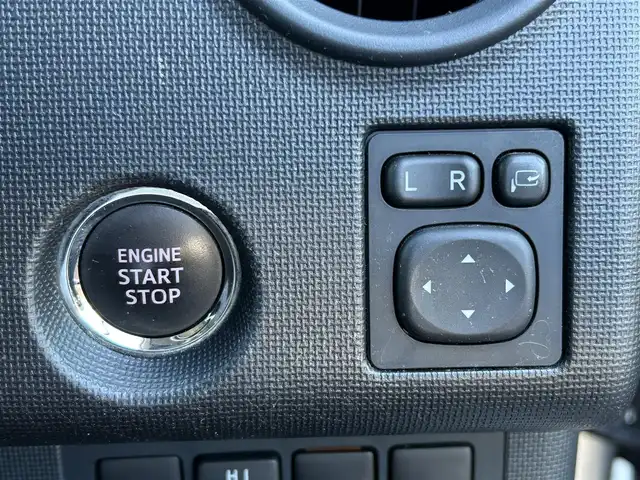 トヨタ ポルテ G 神奈川県 2016(平28)年 5.7万km シルバーM ディーラーop　SDナビ/・フルセグTV/CD/DVD/BT/バックカメラ/ビルトインETC/ドライブレコーダー/前席シートヒーター/衝突被害軽減ブレーキ/オートマチックハイビーム/左側パワースライドドア/スマートキー/横滑り防止装置/電動コーナーポール/フォグランプ/ドアバイザー/純正フロアマット/保証書/取扱説明書/スペアキー×1