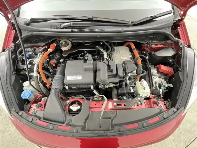 ホンダ フィット e:HEVホーム 千葉県 2020(令2)年 4万km プレミアムクリスタルレッドM 禁煙車/ホンダセンシング/・路外逸脱抑制機能/・踏み間違い衝突軽減システム/・衝突軽減ブレーキ/・コーナーセンサー/純正9インチメモリナビ/・型番：VXU-205FTi/・CD/DVD/Bluetooth/USB/フルセグTV/・バックカメラ/・ビルトインETC/革巻きステアリング/・ステアリングスイッチ/電子パーキング/・ブレーキホールド/純正フロアマット/純正ホイールキャップ/オートライト/・LEDヘッドライト/・ヘッドライトレベライザー