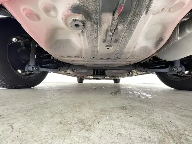 ホンダ フィット e:HEVホーム 千葉県 2020(令2)年 4万km プレミアムクリスタルレッドM 禁煙車/ホンダセンシング/・路外逸脱抑制機能/・踏み間違い衝突軽減システム/・衝突軽減ブレーキ/・コーナーセンサー/純正9インチメモリナビ/・型番：VXU-205FTi/・CD/DVD/Bluetooth/USB/フルセグTV/・バックカメラ/・ビルトインETC/革巻きステアリング/・ステアリングスイッチ/電子パーキング/・ブレーキホールド/純正フロアマット/純正ホイールキャップ/オートライト/・LEDヘッドライト/・ヘッドライトレベライザー