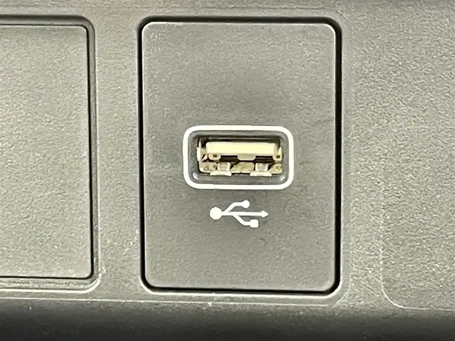 ホンダ フィット e:HEVホーム 千葉県 2020(令2)年 4万km プレミアムクリスタルレッドM 禁煙車/ホンダセンシング/・路外逸脱抑制機能/・踏み間違い衝突軽減システム/・衝突軽減ブレーキ/・コーナーセンサー/純正9インチメモリナビ/・型番：VXU-205FTi/・CD/DVD/Bluetooth/USB/フルセグTV/・バックカメラ/・ビルトインETC/革巻きステアリング/・ステアリングスイッチ/電子パーキング/・ブレーキホールド/純正フロアマット/純正ホイールキャップ/オートライト/・LEDヘッドライト/・ヘッドライトレベライザー