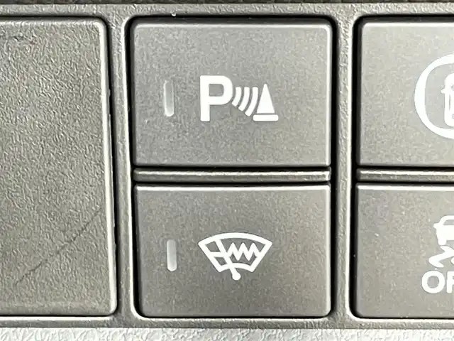 ホンダ フィット e:HEVホーム 千葉県 2020(令2)年 4万km プレミアムクリスタルレッドM 禁煙車/ホンダセンシング/・路外逸脱抑制機能/・踏み間違い衝突軽減システム/・衝突軽減ブレーキ/・コーナーセンサー/純正9インチメモリナビ/・型番：VXU-205FTi/・CD/DVD/Bluetooth/USB/フルセグTV/・バックカメラ/・ビルトインETC/革巻きステアリング/・ステアリングスイッチ/電子パーキング/・ブレーキホールド/純正フロアマット/純正ホイールキャップ/オートライト/・LEDヘッドライト/・ヘッドライトレベライザー