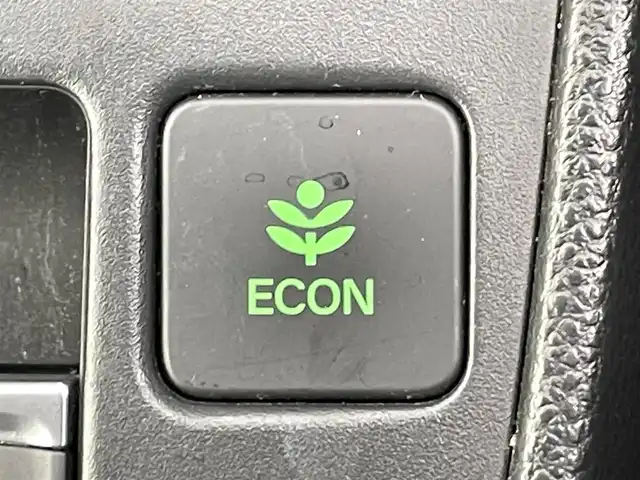 ホンダ フィット e:HEVホーム 千葉県 2020(令2)年 4万km プレミアムクリスタルレッドM 禁煙車/ホンダセンシング/・路外逸脱抑制機能/・踏み間違い衝突軽減システム/・衝突軽減ブレーキ/・コーナーセンサー/純正9インチメモリナビ/・型番：VXU-205FTi/・CD/DVD/Bluetooth/USB/フルセグTV/・バックカメラ/・ビルトインETC/革巻きステアリング/・ステアリングスイッチ/電子パーキング/・ブレーキホールド/純正フロアマット/純正ホイールキャップ/オートライト/・LEDヘッドライト/・ヘッドライトレベライザー