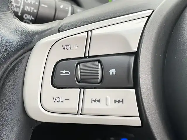 ホンダ フィット e:HEVホーム 千葉県 2020(令2)年 4万km プレミアムクリスタルレッドM 禁煙車/ホンダセンシング/・路外逸脱抑制機能/・踏み間違い衝突軽減システム/・衝突軽減ブレーキ/・コーナーセンサー/純正9インチメモリナビ/・型番：VXU-205FTi/・CD/DVD/Bluetooth/USB/フルセグTV/・バックカメラ/・ビルトインETC/革巻きステアリング/・ステアリングスイッチ/電子パーキング/・ブレーキホールド/純正フロアマット/純正ホイールキャップ/オートライト/・LEDヘッドライト/・ヘッドライトレベライザー