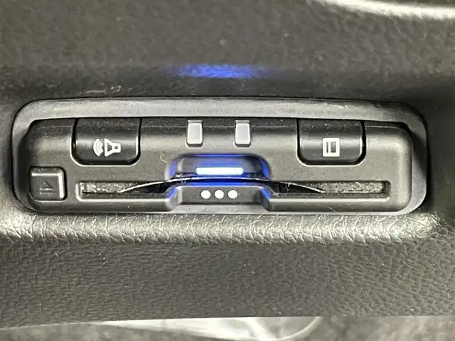 ホンダ フィット e:HEVホーム 千葉県 2020(令2)年 4万km プレミアムクリスタルレッドM 禁煙車/ホンダセンシング/・路外逸脱抑制機能/・踏み間違い衝突軽減システム/・衝突軽減ブレーキ/・コーナーセンサー/純正9インチメモリナビ/・型番：VXU-205FTi/・CD/DVD/Bluetooth/USB/フルセグTV/・バックカメラ/・ビルトインETC/革巻きステアリング/・ステアリングスイッチ/電子パーキング/・ブレーキホールド/純正フロアマット/純正ホイールキャップ/オートライト/・LEDヘッドライト/・ヘッドライトレベライザー