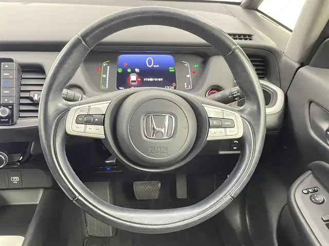 ホンダ フィット e:HEVホーム 千葉県 2020(令2)年 4万km プレミアムクリスタルレッドM 禁煙車/ホンダセンシング/・路外逸脱抑制機能/・踏み間違い衝突軽減システム/・衝突軽減ブレーキ/・コーナーセンサー/純正9インチメモリナビ/・型番：VXU-205FTi/・CD/DVD/Bluetooth/USB/フルセグTV/・バックカメラ/・ビルトインETC/革巻きステアリング/・ステアリングスイッチ/電子パーキング/・ブレーキホールド/純正フロアマット/純正ホイールキャップ/オートライト/・LEDヘッドライト/・ヘッドライトレベライザー