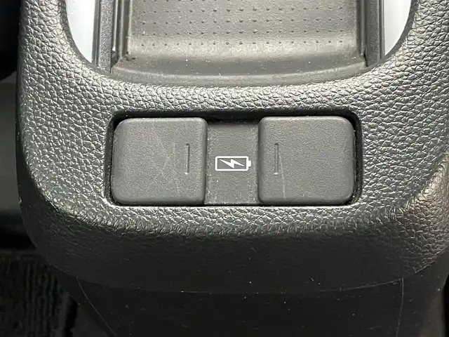 ホンダ フィット e:HEVホーム 千葉県 2020(令2)年 4万km プレミアムクリスタルレッドM 禁煙車/ホンダセンシング/・路外逸脱抑制機能/・踏み間違い衝突軽減システム/・衝突軽減ブレーキ/・コーナーセンサー/純正9インチメモリナビ/・型番：VXU-205FTi/・CD/DVD/Bluetooth/USB/フルセグTV/・バックカメラ/・ビルトインETC/革巻きステアリング/・ステアリングスイッチ/電子パーキング/・ブレーキホールド/純正フロアマット/純正ホイールキャップ/オートライト/・LEDヘッドライト/・ヘッドライトレベライザー