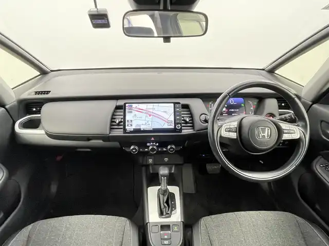 ホンダ フィット e:HEVホーム 千葉県 2020(令2)年 4万km プレミアムクリスタルレッドM 禁煙車/ホンダセンシング/・路外逸脱抑制機能/・踏み間違い衝突軽減システム/・衝突軽減ブレーキ/・コーナーセンサー/純正9インチメモリナビ/・型番：VXU-205FTi/・CD/DVD/Bluetooth/USB/フルセグTV/・バックカメラ/・ビルトインETC/革巻きステアリング/・ステアリングスイッチ/電子パーキング/・ブレーキホールド/純正フロアマット/純正ホイールキャップ/オートライト/・LEDヘッドライト/・ヘッドライトレベライザー