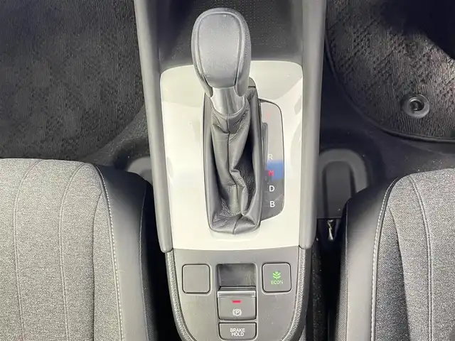 ホンダ フィット e:HEVホーム 千葉県 2020(令2)年 4万km プレミアムクリスタルレッドM 禁煙車/ホンダセンシング/・路外逸脱抑制機能/・踏み間違い衝突軽減システム/・衝突軽減ブレーキ/・コーナーセンサー/純正9インチメモリナビ/・型番：VXU-205FTi/・CD/DVD/Bluetooth/USB/フルセグTV/・バックカメラ/・ビルトインETC/革巻きステアリング/・ステアリングスイッチ/電子パーキング/・ブレーキホールド/純正フロアマット/純正ホイールキャップ/オートライト/・LEDヘッドライト/・ヘッドライトレベライザー