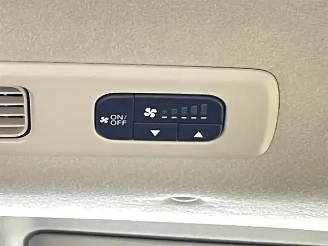 ホンダ フリード ハイブリット e:HEV AIR EX 千葉県 2025(令7)年 0.2万km プラチナホワイトパール 禁煙車/ホンダセンシング/・路外逸脱抑制機能/・ブラインドスポットインフォメーション/・踏み間違い衝突軽減システム/・衝突軽減ブレーキ/・パーキングセンサー/・レーダークルーズコントロール/両側パワースライドドア/純正９型ホンダコネクトナビ/・型番：LXM-242ZFNi/・Apple CarPlay/Android Auto/Bluetooth/フルセグTV/・バックカメラ/皮巻きステアリング/・ステアリングスイッチ/ハーフレザーシート/・DNシートヒーター/電子パーキング/・ブレーキホールド/純正15インチAW/オートライト/・LEDヘッドライト