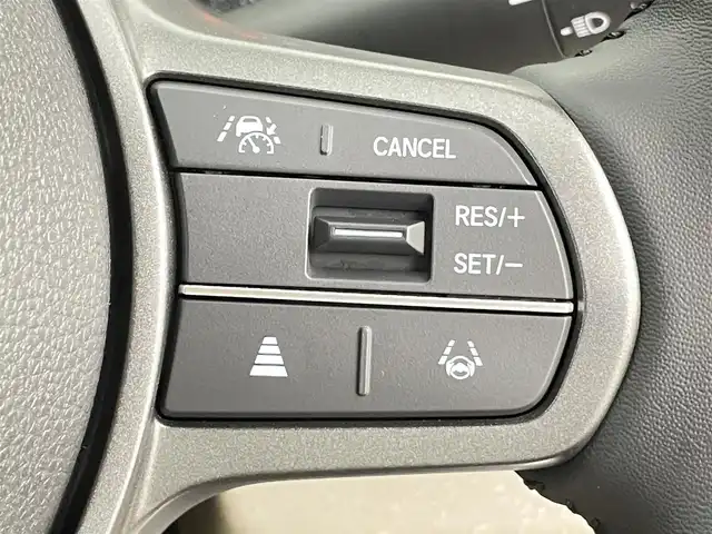 ホンダ フリード ハイブリット e:HEV AIR EX 千葉県 2025(令7)年 0.2万km プラチナホワイトパール 禁煙車/ホンダセンシング/・路外逸脱抑制機能/・ブラインドスポットインフォメーション/・踏み間違い衝突軽減システム/・衝突軽減ブレーキ/・パーキングセンサー/・レーダークルーズコントロール/両側パワースライドドア/純正９型ホンダコネクトナビ/・型番：LXM-242ZFNi/・Apple CarPlay/Android Auto/Bluetooth/フルセグTV/・バックカメラ/皮巻きステアリング/・ステアリングスイッチ/ハーフレザーシート/・DNシートヒーター/電子パーキング/・ブレーキホールド/純正15インチAW/オートライト/・LEDヘッドライト