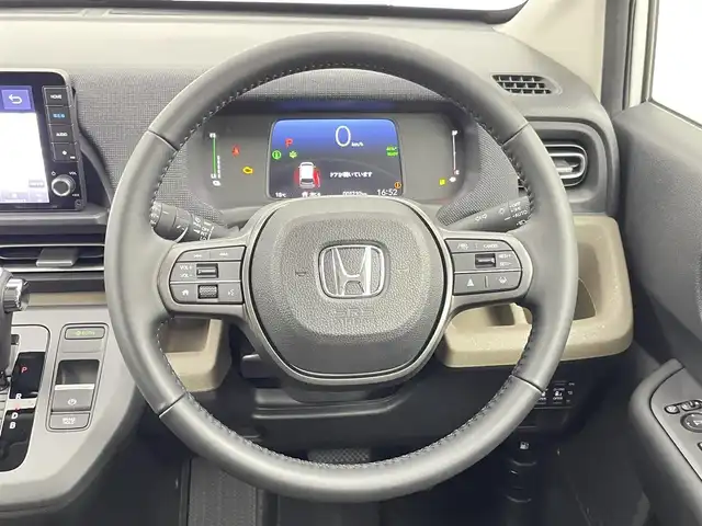 ホンダ フリード ハイブリット e:HEV AIR EX 千葉県 2025(令7)年 0.2万km プラチナホワイトパール 禁煙車/ホンダセンシング/・路外逸脱抑制機能/・ブラインドスポットインフォメーション/・踏み間違い衝突軽減システム/・衝突軽減ブレーキ/・パーキングセンサー/・レーダークルーズコントロール/両側パワースライドドア/純正９型ホンダコネクトナビ/・型番：LXM-242ZFNi/・Apple CarPlay/Android Auto/Bluetooth/フルセグTV/・バックカメラ/皮巻きステアリング/・ステアリングスイッチ/ハーフレザーシート/・DNシートヒーター/電子パーキング/・ブレーキホールド/純正15インチAW/オートライト/・LEDヘッドライト