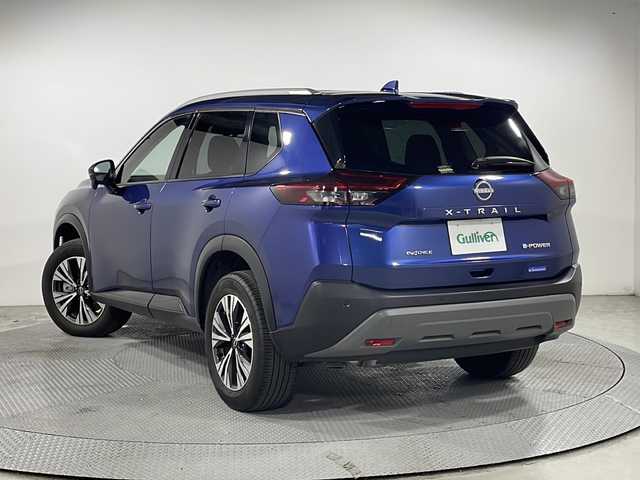 日産 エクストレイル X e－4ORCE 広島県 2022(令4)年 0.5万km カスピアンブルー 純正９型ナビ　/バックカメラ　/シートヒーター　/プロパイロット　/ブラインドスポットモニター　/電動シート　/電動リアゲート　/ステアリングヒーター/レーンキープアシスト/衝突軽減ブレーキ/ETC/リアトラフィックモニター/純正18インチアルミホイール(235/60/R 18)/エアバッグ(運転席/助手席/サイド)