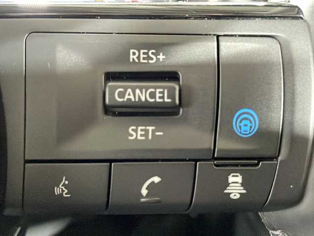 日産 エクストレイル X e－4ORCE 広島県 2022(令4)年 0.5万km カスピアンブルー 純正９型ナビ　/バックカメラ　/シートヒーター　/プロパイロット　/ブラインドスポットモニター　/電動シート　/電動リアゲート　/ステアリングヒーター/レーンキープアシスト/衝突軽減ブレーキ/ETC/リアトラフィックモニター/純正18インチアルミホイール(235/60/R 18)/エアバッグ(運転席/助手席/サイド)