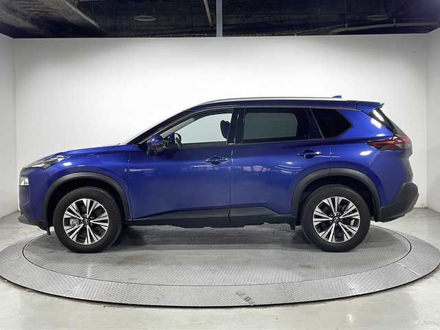 日産 エクストレイル X e－4ORCE 広島県 2022(令4)年 0.5万km カスピアンブルー 純正９型ナビ　/バックカメラ　/シートヒーター　/プロパイロット　/ブラインドスポットモニター　/電動シート　/電動リアゲート　/ステアリングヒーター/レーンキープアシスト/衝突軽減ブレーキ/ETC/リアトラフィックモニター/純正18インチアルミホイール(235/60/R 18)/エアバッグ(運転席/助手席/サイド)