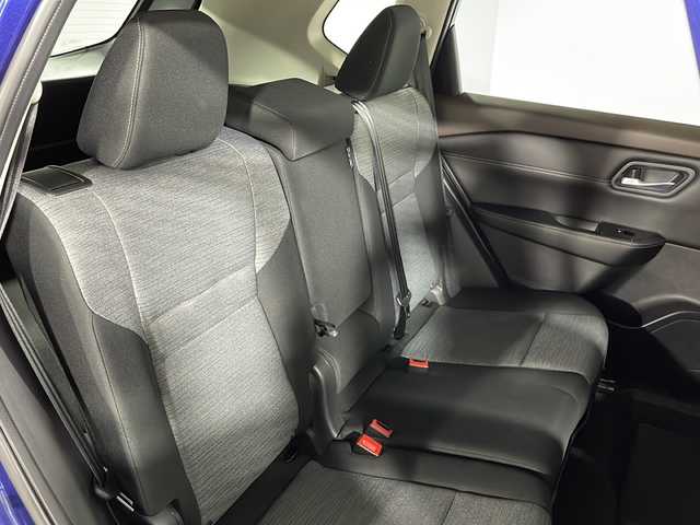 日産 エクストレイル X e－4ORCE 広島県 2022(令4)年 0.5万km カスピアンブルー 純正９型ナビ　/バックカメラ　/シートヒーター　/プロパイロット　/ブラインドスポットモニター　/電動シート　/電動リアゲート　/ステアリングヒーター/レーンキープアシスト/衝突軽減ブレーキ/ETC/リアトラフィックモニター/純正18インチアルミホイール(235/60/R 18)/エアバッグ(運転席/助手席/サイド)