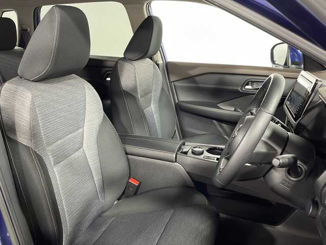 日産 エクストレイル X e－4ORCE 広島県 2022(令4)年 0.5万km カスピアンブルー 純正９型ナビ　/バックカメラ　/シートヒーター　/プロパイロット　/ブラインドスポットモニター　/電動シート　/電動リアゲート　/ステアリングヒーター/レーンキープアシスト/衝突軽減ブレーキ/ETC/リアトラフィックモニター/純正18インチアルミホイール(235/60/R 18)/エアバッグ(運転席/助手席/サイド)