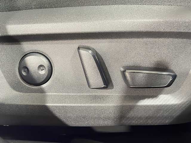 日産 エクストレイル X e－4ORCE 広島県 2022(令4)年 0.5万km カスピアンブルー 純正９型ナビ　/バックカメラ　/シートヒーター　/プロパイロット　/ブラインドスポットモニター　/電動シート　/電動リアゲート　/ステアリングヒーター/レーンキープアシスト/衝突軽減ブレーキ/ETC/リアトラフィックモニター/純正18インチアルミホイール(235/60/R 18)/エアバッグ(運転席/助手席/サイド)