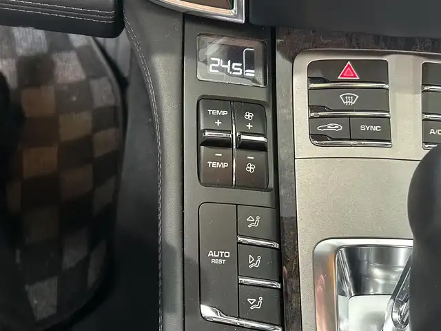 ポルシェ パナメーラ ターボ 岩手県 2014(平26)年 3.5万km 白 禁煙車/４WD/ターボ/バックカメラ/クルーズコントロール/インテリジェントントAFS/横滑り防止装置/電動パーキング/盗難防止装置/アイドリングストップ/ローダウン/電動リアゲート/ディスチャージトランプ/ヘッドライトウォッシャー/フォグランプ/AUTOライト/シートポジション装置/パワーシート/スマートキー/スペアキー/純正マット/取扱説明書