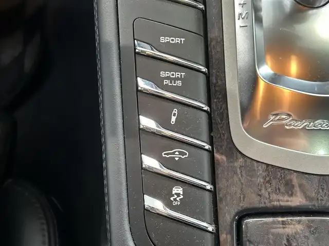 ポルシェ パナメーラ ターボ 岩手県 2014(平26)年 3.5万km 白 禁煙車/４WD/ターボ/バックカメラ/クルーズコントロール/インテリジェントントAFS/横滑り防止装置/電動パーキング/盗難防止装置/アイドリングストップ/ローダウン/電動リアゲート/ディスチャージトランプ/ヘッドライトウォッシャー/フォグランプ/AUTOライト/シートポジション装置/パワーシート/スマートキー/スペアキー/純正マット/取扱説明書