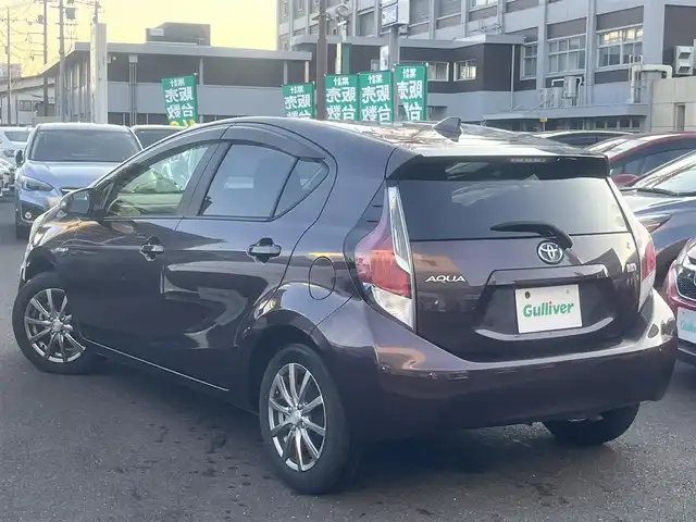 トヨタ アクア S 島根県 2016(平28)年 5.7万km ディープアメジストマイカメタリック 純正SDナビ　/地デジ/Ｂｌｕｅｔｏｏｔｈ　/バックカメラ　/ドライブレコーダー　/ＥＴＣ　/レーンアシスト　/プリクラッシュセーフティー　/オートハイビーム/ライト　/スマートキー/プッシュスタート/純正フロアマット　/社外15インチアルミホイール