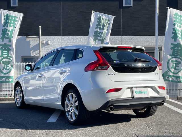 ボルボ Ｖ４０ D4 インスクリプション 三重県 2018(平30)年 18.1万km クリスタルホワイトP 登録時180445km/ハーマンカードン/白レザーシート/純正ナビ/（AM/FM/TV/Bluetooth）/ワンセグTV/バックカメラ/ETC/ステアリングスイッチ/パドルシフト/クルーズコントロール/オートライト/シートメモリー/パワーシート/シートヒーター/衝突軽減システム/BSM/コーナーセンサー/レーンキープアシスト/純正フロアマット/スペアキー/プッシュスタート