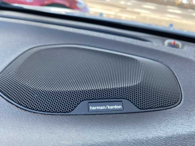 ボルボ Ｖ４０ D4 インスクリプション 三重県 2018(平30)年 18.1万km クリスタルホワイトP 登録時180445km/ハーマンカードン/白レザーシート/純正ナビ/（AM/FM/TV/Bluetooth）/ワンセグTV/バックカメラ/ETC/ステアリングスイッチ/パドルシフト/クルーズコントロール/オートライト/シートメモリー/パワーシート/シートヒーター/衝突軽減システム/BSM/コーナーセンサー/レーンキープアシスト/純正フロアマット/スペアキー/プッシュスタート