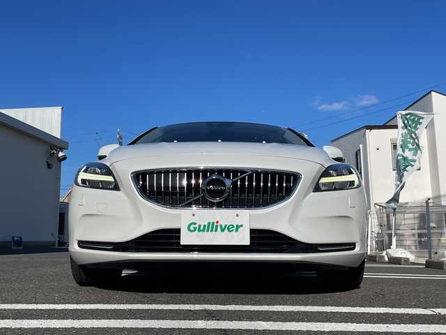 ボルボ Ｖ４０ D4 インスクリプション 三重県 2018(平30)年 18.1万km クリスタルホワイトP 登録時180445km/ハーマンカードン/白レザーシート/純正ナビ/（AM/FM/TV/Bluetooth）/ワンセグTV/バックカメラ/ETC/ステアリングスイッチ/パドルシフト/クルーズコントロール/オートライト/シートメモリー/パワーシート/シートヒーター/衝突軽減システム/BSM/コーナーセンサー/レーンキープアシスト/純正フロアマット/スペアキー/プッシュスタート
