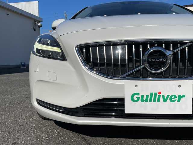 ボルボ Ｖ４０ D4 インスクリプション 三重県 2018(平30)年 18.1万km クリスタルホワイトP 登録時180445km/ハーマンカードン/白レザーシート/純正ナビ/（AM/FM/TV/Bluetooth）/ワンセグTV/バックカメラ/ETC/ステアリングスイッチ/パドルシフト/クルーズコントロール/オートライト/シートメモリー/パワーシート/シートヒーター/衝突軽減システム/BSM/コーナーセンサー/レーンキープアシスト/純正フロアマット/スペアキー/プッシュスタート