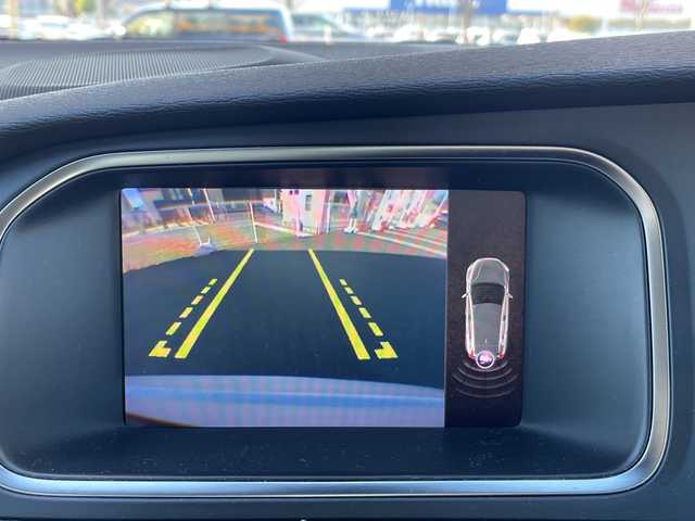 ボルボ Ｖ４０ D4 インスクリプション 三重県 2018(平30)年 18.1万km クリスタルホワイトP 登録時180445km/ハーマンカードン/白レザーシート/純正ナビ/（AM/FM/TV/Bluetooth）/ワンセグTV/バックカメラ/ETC/ステアリングスイッチ/パドルシフト/クルーズコントロール/オートライト/シートメモリー/パワーシート/シートヒーター/衝突軽減システム/BSM/コーナーセンサー/レーンキープアシスト/純正フロアマット/スペアキー/プッシュスタート