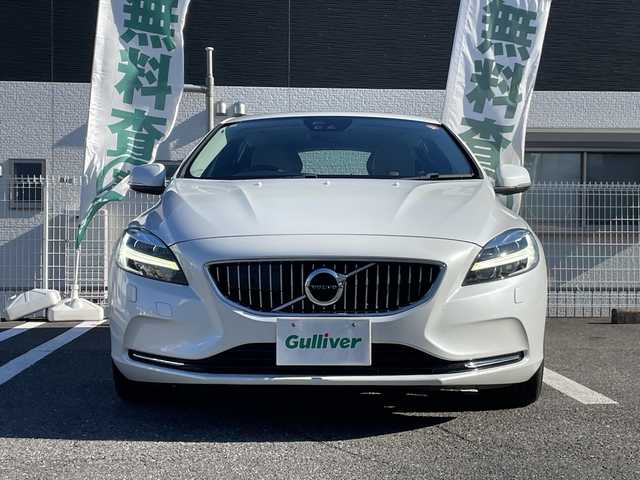 ボルボ Ｖ４０ D4 インスクリプション 三重県 2018(平30)年 18.1万km クリスタルホワイトP 登録時180445km/ハーマンカードン/白レザーシート/純正ナビ/（AM/FM/TV/Bluetooth）/ワンセグTV/バックカメラ/ETC/ステアリングスイッチ/パドルシフト/クルーズコントロール/オートライト/シートメモリー/パワーシート/シートヒーター/衝突軽減システム/BSM/コーナーセンサー/レーンキープアシスト/純正フロアマット/スペアキー/プッシュスタート