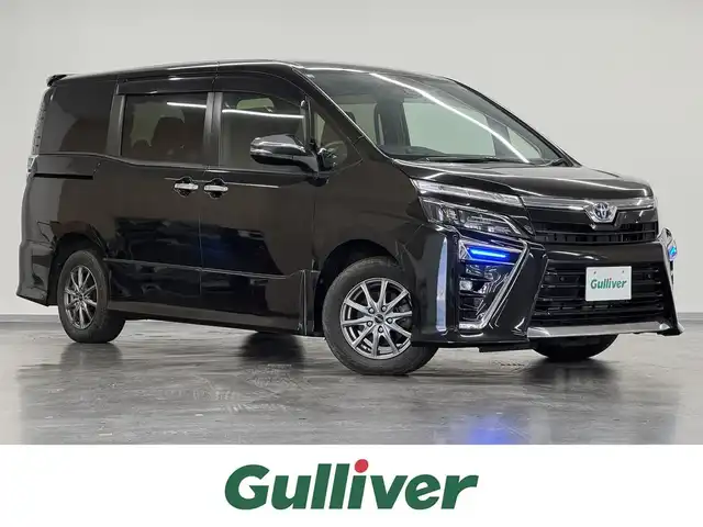 トヨタ ヴォクシー ハイブリッド ZS 煌Ⅱ 三重県 2020(令2)年 4.1万km イナズマスパーキングブラックガラスフレーク ハイブリッド/FF/インパネCVT/純正 10インチナビ NSZN-Z68T/（AM/FM/CD/DVD/SD/SDREC/TV/Bluetooth）/バックカメラ/両側パワースライドドア/ドライブレコーダー 全方位/ビルトイン ETC2.0/モデリスタ シグネチャーイルミブレード（LED）/Toyota Safety Sense/・プリクラッシュセーフティ［PCS］/・レーンディパーチャーアラート［LDA］/・オートハイビーム［AHB］/・クリアランスソナー/・パーキングサポートブレーキ［PKSB］（静止物）/・先行車発進告知機能/装備/・【OP】寒冷地仕様（ウインドシールドデアイサー/高濃度LLC/フロントドアガラス＆ドアミラー撥水加工/PTCヒーターなど）/・快適温熱シート（D/N）/・クルーズコントロール/・左右・後席独立オートエアコン/・オートライト/・LED ヘッドランプ＋フロントフォグランプ/・プッシュスタート/・充電用USBジャックx2/・ステアリングスイッチ/・社外15inAW/・保/取/後席モニター取
