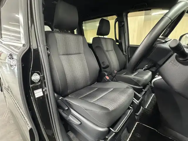 トヨタ ヴォクシー ハイブリッド ZS 煌Ⅱ 三重県 2020(令2)年 4.1万km イナズマスパーキングブラックガラスフレーク ハイブリッド/FF/インパネCVT/純正 10インチナビ NSZN-Z68T/（AM/FM/CD/DVD/SD/SDREC/TV/Bluetooth）/バックカメラ/両側パワースライドドア/ドライブレコーダー 全方位/ビルトイン ETC2.0/モデリスタ シグネチャーイルミブレード（LED）/Toyota Safety Sense/・プリクラッシュセーフティ［PCS］/・レーンディパーチャーアラート［LDA］/・オートハイビーム［AHB］/・クリアランスソナー/・パーキングサポートブレーキ［PKSB］（静止物）/・先行車発進告知機能/装備/・【OP】寒冷地仕様（ウインドシールドデアイサー/高濃度LLC/フロントドアガラス＆ドアミラー撥水加工/PTCヒーターなど）/・快適温熱シート（D/N）/・クルーズコントロール/・左右・後席独立オートエアコン/・オートライト/・LED ヘッドランプ＋フロントフォグランプ/・プッシュスタート/・充電用USBジャックx2/・ステアリングスイッチ/・社外15inAW/・保/取/後席モニター取
