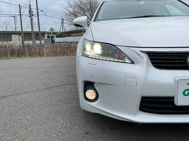 レクサス ＣＴ 200h バージョンC 山形県 2012(平24)年 7.6万km ホワイトパールクリスタルシャイン 純正HDDナビ/　　【CD DVD BT フルセグ USB AUX】/バックカメラ/レーダークルーズコントロール/LEDオートヘッドライト/シートヒーター/純正16インチアルミホイール/アイドリングストップ/コーナーセンサー/ステアリングスイッチ/パドルシフト/電動格納ウィンカーミラー/フォグランプ/スマートキー/カードキー/ETC