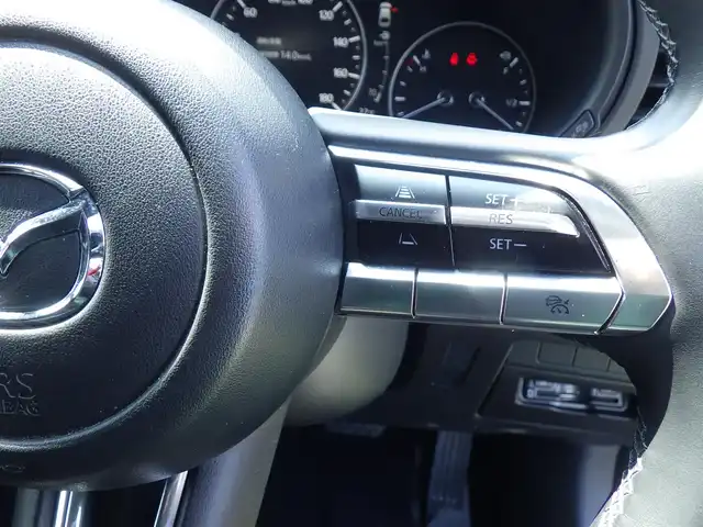 マツダ マツダ３ファストバック 15S ツーリング 千葉県 2019(令1)年 3.8万km ジェットブラックマイカ i-ACTIVSENSE/・スマートブレーキサポート/・レーンキープ・アシスト・システム/・ブラインドスポットモニタリング/アクティブ・ドライビング・ディスプレイ/純正SDナビ/地デジTV/【DVD/CD再生機能　Bluetooth接続】/360°ビュー・モニター/ETC /LEDヘッドライト/ウインカーミラー/コーナーセンサー/純正18インチアルミホイル/サイド/カーテンエアバッグ/アドバンストキーレスエントリー