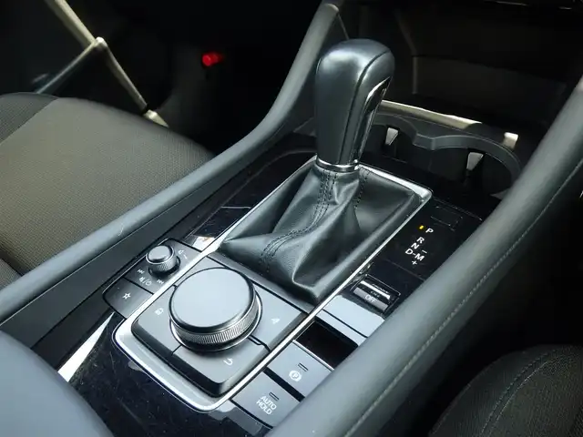マツダ マツダ３ファストバック 15S ツーリング 千葉県 2019(令1)年 3.8万km ジェットブラックマイカ i-ACTIVSENSE/・スマートブレーキサポート/・レーンキープ・アシスト・システム/・ブラインドスポットモニタリング/アクティブ・ドライビング・ディスプレイ/純正SDナビ/地デジTV/【DVD/CD再生機能　Bluetooth接続】/360°ビュー・モニター/ETC /LEDヘッドライト/ウインカーミラー/コーナーセンサー/純正18インチアルミホイル/サイド/カーテンエアバッグ/アドバンストキーレスエントリー