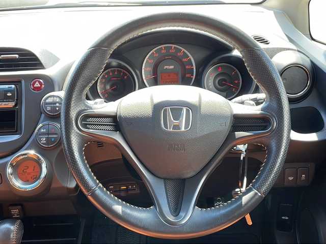 ホンダ フィット RS 道東・釧路十勝 2011(平23)年 13.5万km 黒 4WD/ミュージックサーバー/冬タイヤ15インチ積込/純正16インチAW/純正フロアマット/ドアバイザー/電動格納ミラー/オートライト/ABS/横滑り防止装置/リモコンキー