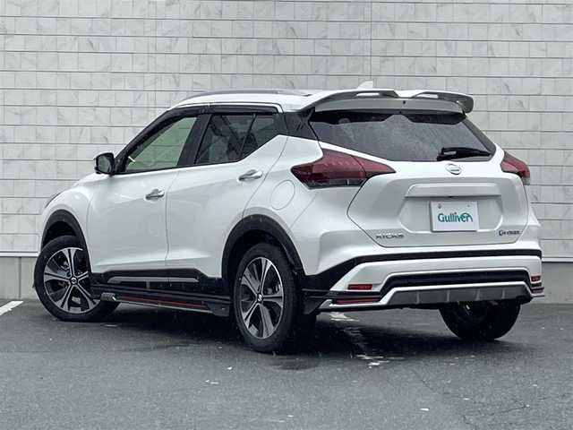 日産 キックス X 愛知県 2024(令6)年 0.9万km ブリリアントホワイトパール ・ワンオーナー/・AWINフルエアロ/・純正SDメモリーナビ/・全方位カメラ/・フルセグTV/・CD/DVD再生/・ETC/・ミュージックサーバー（SD録音）/・Bluetooth接続/・合成皮革シート/・シートヒーター（D/N）/・純正2wayフロアマット/・純正17インチアルミホイール/・アダプティブクルーズコントロール/・LEDヘッドライト/・コーナーセンサー/・横滑り防止装置/・衝突軽減ブレーキ/・レーンキープアシスト/・電動パーキングブレーキ/・ブレーキホールド/・ドライブレコーダー（前後）/・充電用USBポート（2個）/・プロパイロット/・スマートキー/・プッシュスタート