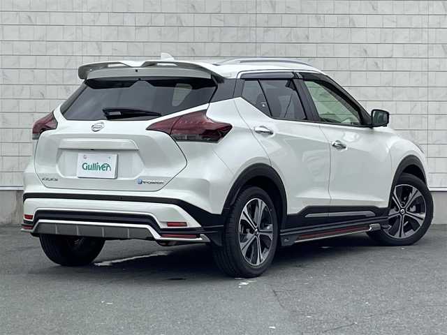 日産 キックス X 愛知県 2024(令6)年 0.9万km ブリリアントホワイトパール ・ワンオーナー/・AWINフルエアロ/・純正SDメモリーナビ/・全方位カメラ/・フルセグTV/・CD/DVD再生/・ETC/・ミュージックサーバー（SD録音）/・Bluetooth接続/・合成皮革シート/・シートヒーター（D/N）/・純正2wayフロアマット/・純正17インチアルミホイール/・アダプティブクルーズコントロール/・LEDヘッドライト/・コーナーセンサー/・横滑り防止装置/・衝突軽減ブレーキ/・レーンキープアシスト/・電動パーキングブレーキ/・ブレーキホールド/・ドライブレコーダー（前後）/・充電用USBポート（2個）/・プロパイロット/・スマートキー/・プッシュスタート