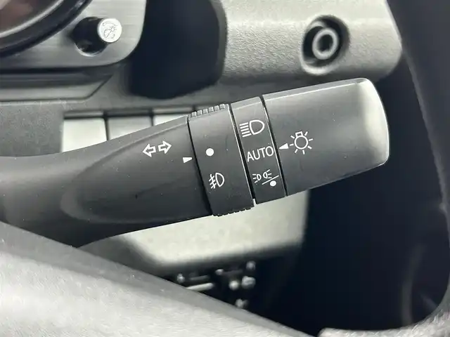 スズキ ジムニー XL 道央・札幌 2022(令4)年 2万km シフォンアイボリーM ・４WD/・寒冷地仕様/・純正SDナビ/・CD/DVD/SD/BT/・フルセグTV/・コーナーセンサー/・横滑り防止装置/・アイドリングストップ/・D+N席シートヒーター/・ハロゲンヘッドライト/・オートライト/・純正フロアマット/・プッシュスタート/・スマートキー/・スペアキー/・保証書