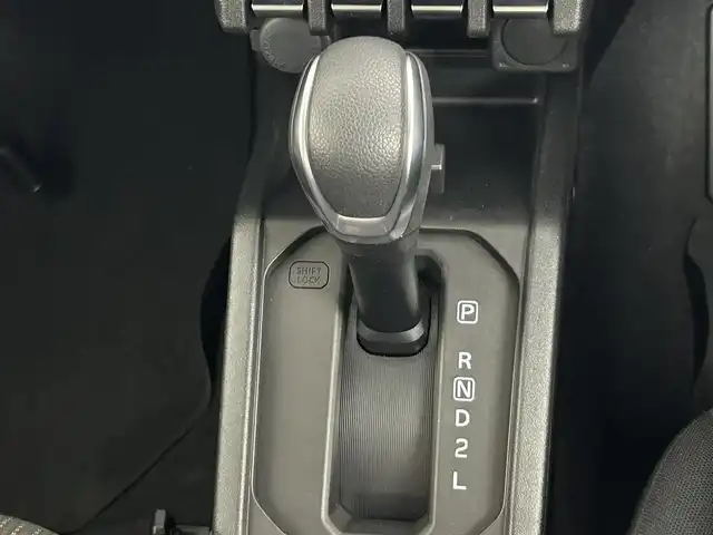 スズキ ジムニー XL 道央・札幌 2022(令4)年 2万km シフォンアイボリーM ・４WD/・寒冷地仕様/・純正SDナビ/・CD/DVD/SD/BT/・フルセグTV/・コーナーセンサー/・横滑り防止装置/・アイドリングストップ/・D+N席シートヒーター/・ハロゲンヘッドライト/・オートライト/・純正フロアマット/・プッシュスタート/・スマートキー/・スペアキー/・保証書