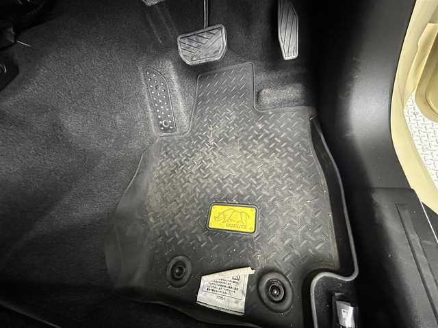 スズキ ジムニー XL 道央・札幌 2022(令4)年 2万km シフォンアイボリーM ・４WD/・寒冷地仕様/・純正SDナビ/・CD/DVD/SD/BT/・フルセグTV/・コーナーセンサー/・横滑り防止装置/・アイドリングストップ/・D+N席シートヒーター/・ハロゲンヘッドライト/・オートライト/・純正フロアマット/・プッシュスタート/・スマートキー/・スペアキー/・保証書
