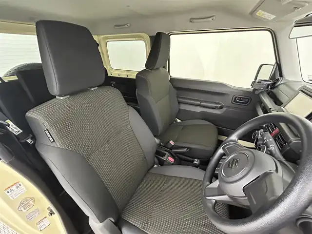 スズキ ジムニー XL 道央・札幌 2022(令4)年 2万km シフォンアイボリーM ・４WD/・寒冷地仕様/・純正SDナビ/・CD/DVD/SD/BT/・フルセグTV/・コーナーセンサー/・横滑り防止装置/・アイドリングストップ/・D+N席シートヒーター/・ハロゲンヘッドライト/・オートライト/・純正フロアマット/・プッシュスタート/・スマートキー/・スペアキー/・保証書
