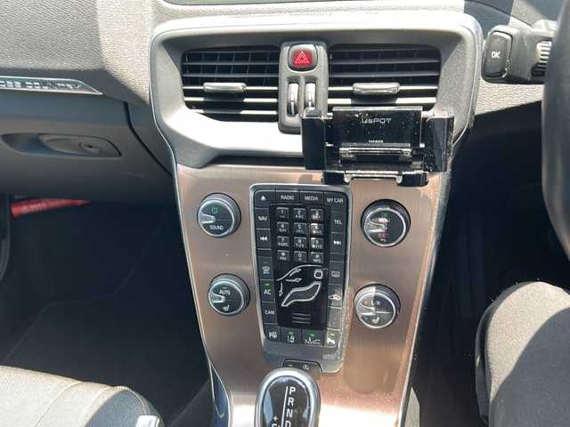ボルボ Ｖ４０ クロスカントリー T4 ノルディック 東京都 2014(平26)年 4.2万km ロウカッパーM ワンオーナー/フルセグテレビ/バックカメラ/アイドリングストップ/プッシュスタート/クルーズコントロール/ETC/カーテンエアバック/ルーフレール