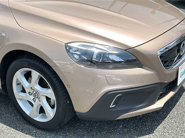 ボルボ Ｖ４０ クロスカントリー T4 ノルディック 東京都 2014(平26)年 4.2万km ロウカッパーM ワンオーナー/フルセグテレビ/バックカメラ/アイドリングストップ/プッシュスタート/クルーズコントロール/ETC/カーテンエアバック/ルーフレール